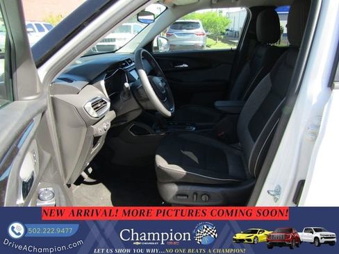 Used 2023 Chevrolet TrailBlazer LT FWD image 9