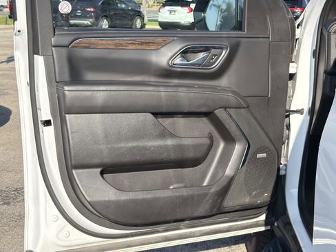 Used 2023 Chevrolet Suburban Premier image 17