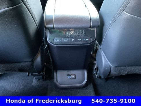 Used 2022 Toyota Highlander XLE AWD/4WD image 43