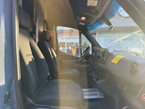 Used 2019 Mercedes-Benz Sprinter 170 image 23