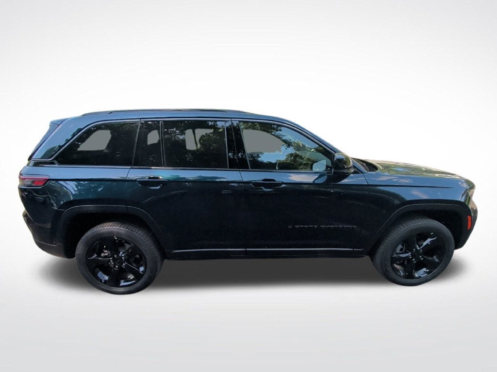 New 2026 Jeep Grand Cherokee Limited w/ Limited Altitude Package AWD/4WD image 7