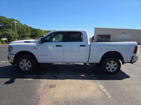 Used 2025 RAM 2500 Laramie AWD/4WD image 2