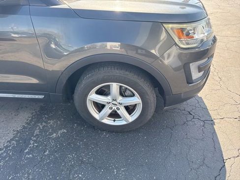 Used 2017 Ford Explorer XLT w/ Equipment Group 202A image 10