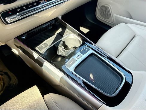 Used 2025 Mercedes-Benz GLB 250 image 17