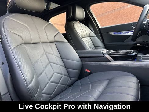 Used 2025 BMW 760i xDrive w/ Executive Package AWD/4WD image 33