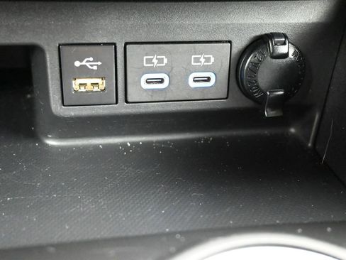 Used 2022 Toyota Highlander XLE image 15