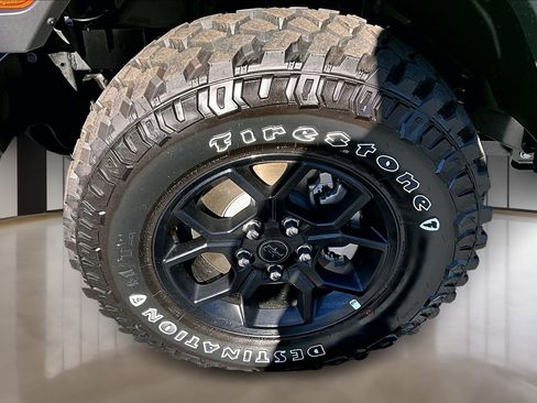 New 2025 Jeep Gladiator High Tide image 11