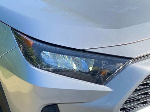 Used 2021 Toyota RAV4 LE FWD image 4