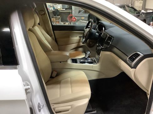 Certified 2022 Jeep Grand Cherokee Laredo E w/ Security & Convenience Group image 20