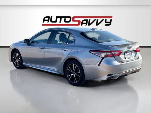 Used 2020 Toyota Camry SE FWD image 5