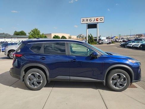 Used 2024 Nissan Rogue SV w/ SV Premium Package AWD/4WD image 4