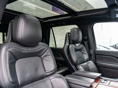 Used 2023 Lincoln Navigator Reserve image 13