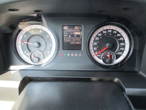 Used 2015 RAM 2500 Tradesman w/ Chrome Appearance Group image 25