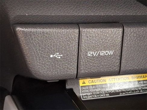 Used 2020 Toyota Camry XLE image 24