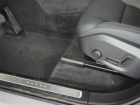 New 2026 Volvo XC90 T8 Plus w/ Protection Package Premier image 21