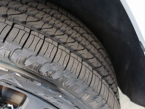 Used 2021 Jeep Grand Cherokee Laredo X image 46