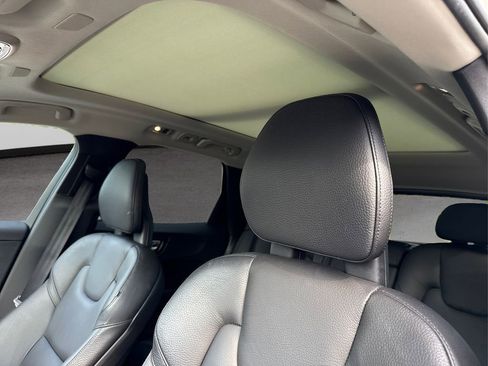 Used 2018 Volvo XC60 T5 Momentum w/ Vision Package image 22
