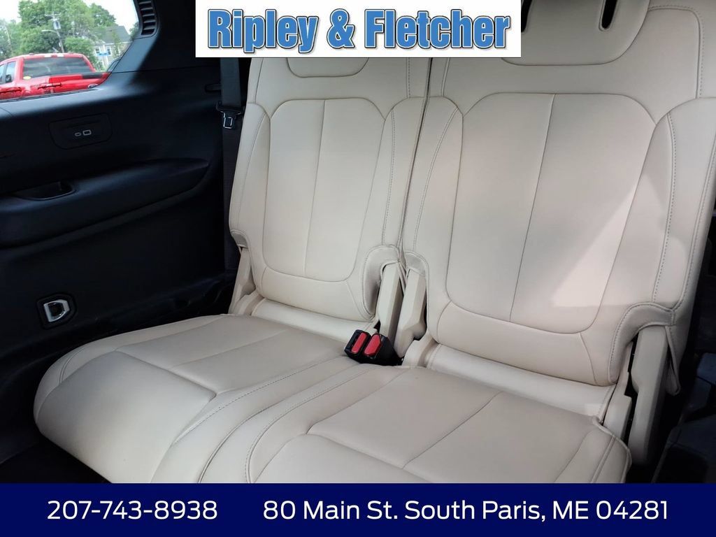 Used 2023 Jeep Grand Cherokee L Limited AWD/4WD image 16