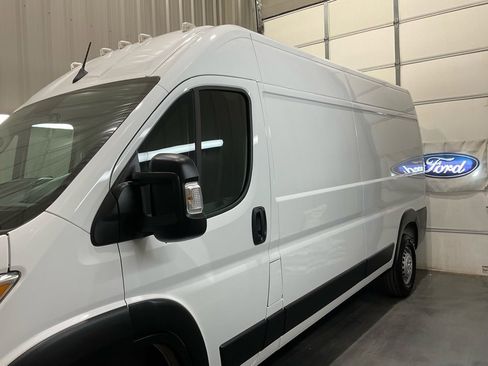 Used 2025 RAM ProMaster 2500 w/ Convenience Group image 5