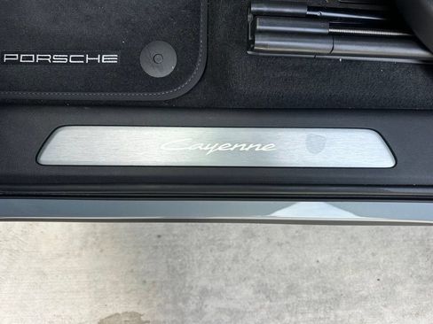 Certified 2026 Porsche Cayenne E-Hybrid Coupe AWD/4WD image 20