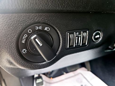 Used 2021 Dodge Challenger SXT image 16