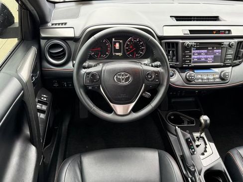 Used 2018 Toyota RAV4 SE w/ Power Extra Value Package FWD image 25
