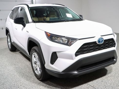 Used 2021 Toyota RAV4 LE AWD/4WD image 5