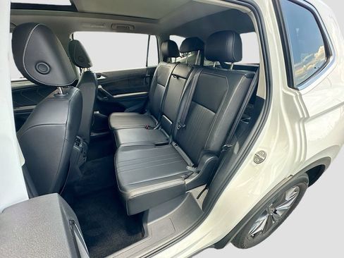 Used 2022 Volkswagen Tiguan SE w/ Panoramic Sunroof Package FWD image 24