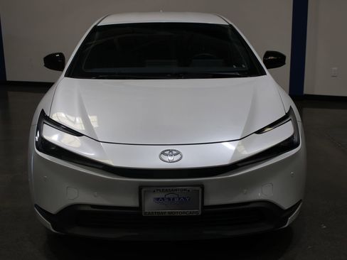 Used 2024 Toyota Prius LE FWD image 5