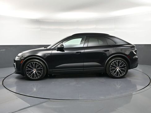 New 2026 Porsche Macan 4 Electric AWD/4WD image 2