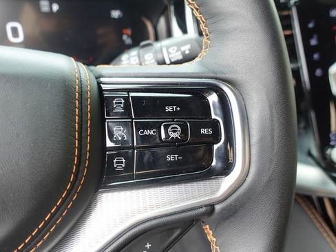 Used 2023 Jeep Grand Wagoneer Series III w/ HD Trailer Tow Package AWD/4WD image 16