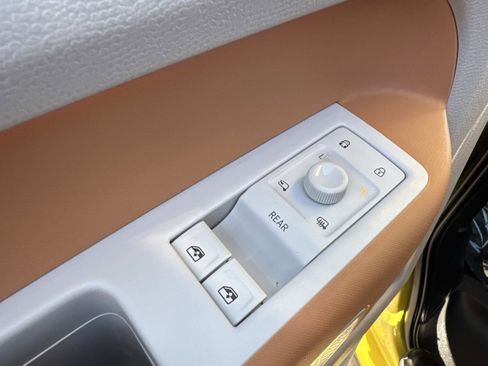 Used 2025 Volkswagen ID. Buzz 1st Edition image 22