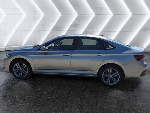 Used 2024 Volkswagen Jetta SE w/ Panoramic Sunroof Package image 8