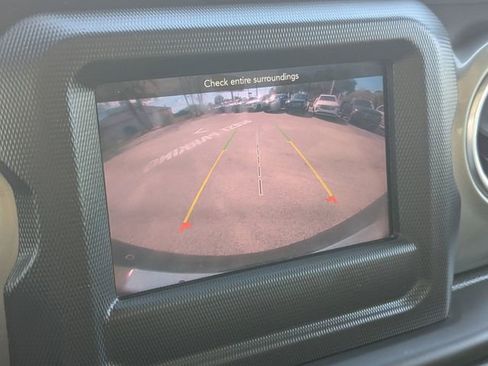 Used 2020 Jeep Wrangler Unlimited Sahara image 25