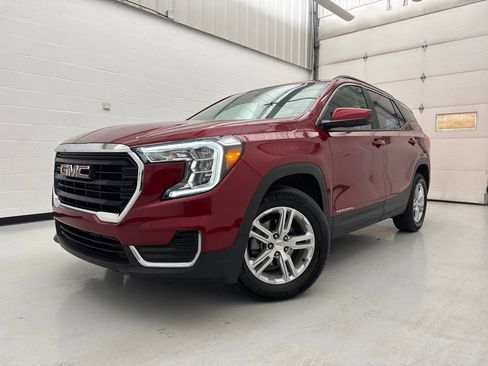 Used 2023 GMC Terrain SLE w/ Driver Convenience Package FWD image 3