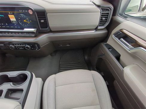 Used 2025 Chevrolet Silverado 1500 LT image 17