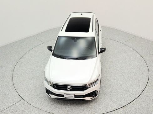 Used 2023 Volkswagen Tiguan SE R-Line FWD image 24