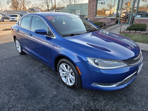 Used 2015 Chrysler 200 Limited image 4