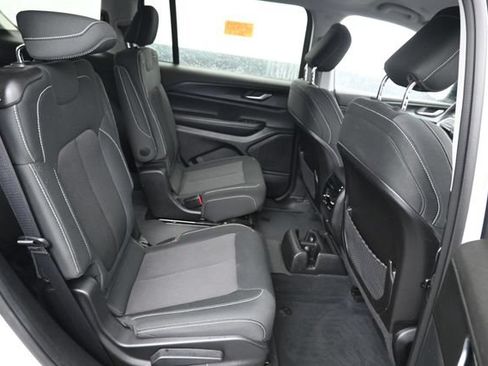 Used 2023 Jeep Grand Cherokee L Laredo AWD/4WD image 7