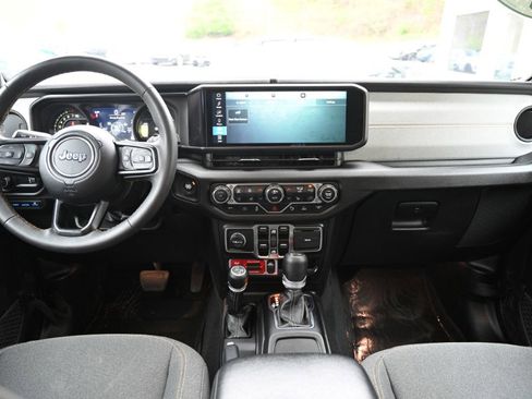 Used 2024 Jeep Wrangler Unlimited AWD/4WD image 16