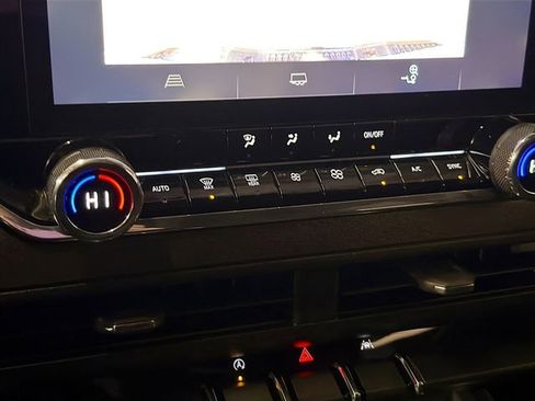 Used 2025 Chevrolet Colorado Trail Boss w/ Midnight Edition image 14