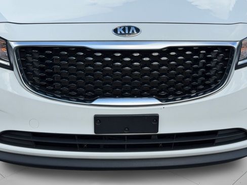 Used 2018 Kia Sedona LX FWD image 37