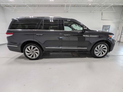 Used 2023 Lincoln Navigator Reserve AWD/4WD image 7