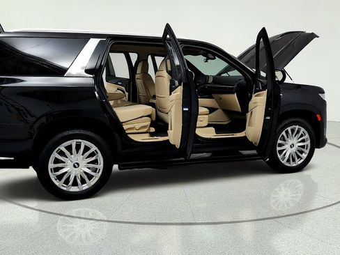 Used 2023 Cadillac Escalade Premium Luxury w/ Performance Package AWD/4WD image 13
