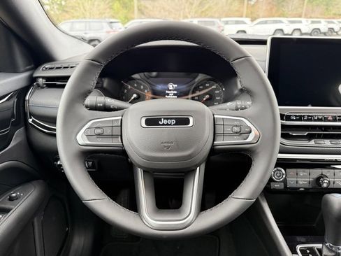 New 2026 Jeep Compass Latitude image 19