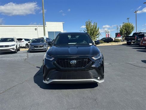 Used 2022 Toyota Highlander XSE image 2