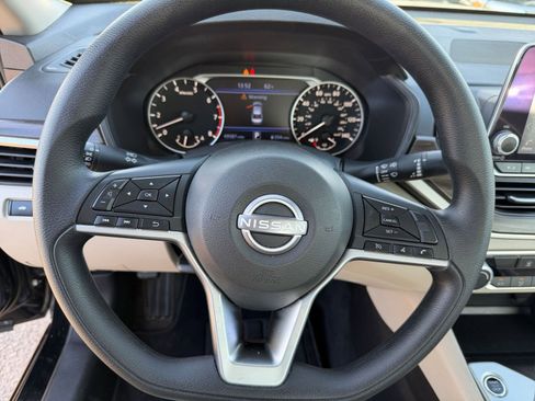 Used 2025 Nissan Altima 2.5 SV image 27