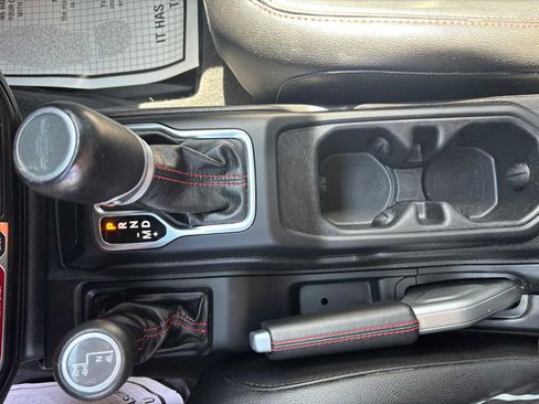 Used 2022 Jeep Gladiator Rubicon w/ Cold Weather Group AWD/4WD image 27