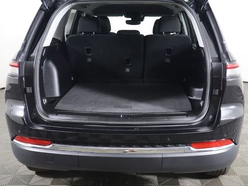 Used 2023 Jeep Grand Cherokee Laredo AWD/4WD image 13