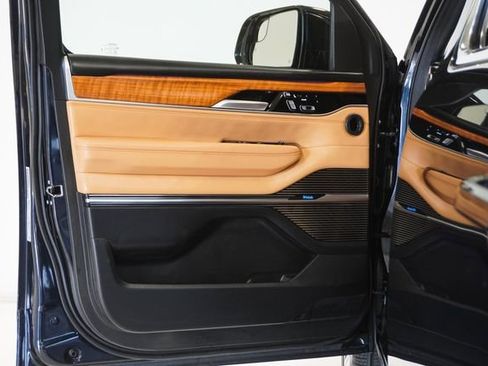 Used 2024 Jeep Grand Wagoneer Series III image 13